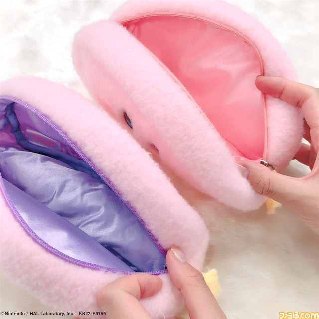 『星のカービィ』ぷわふわ手触りのペンポーチやショルダーバッグが登場。カービィのにっこり・すやすや表情で最上の癒しをお届け