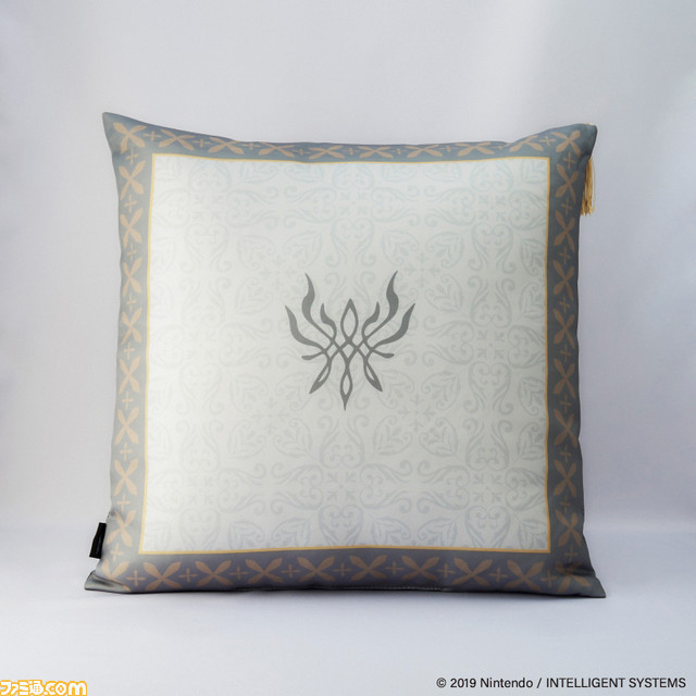 『ファイアーエムブレム 風花雪月』ベレト、ベレス、エーデルガルトたちのカラーをイメージしたクッションとブランケットが予約受付中