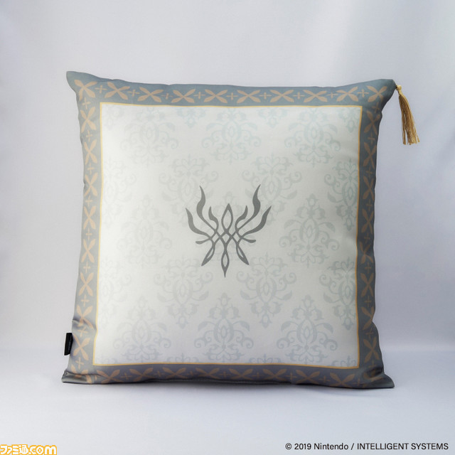 『ファイアーエムブレム 風花雪月』ベレト、ベレス、エーデルガルトたちのカラーをイメージしたクッションとブランケットが予約受付中