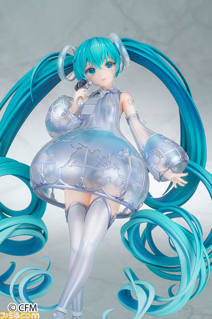 初音ミクが“MIKU EXPO 2021 Online”のメインビジュアルをモチーフにフィギュア化。地球儀柄がかわいい特徴的な衣装や曲線を描く美しい髪などryota氏の美麗な原画の魅力を1/7スケールで再現