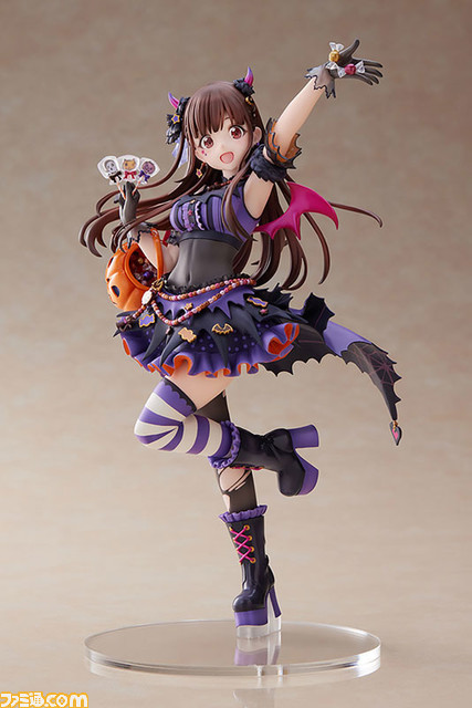『シャニマス』ハロウィン衣装を纏った園田智代子のフィギュアが登場。衣装やお菓子、小物までかわいさが詰まった逸品に。あみあみではタペストリーも付属