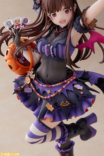 『シャニマス』ハロウィン衣装を纏った園田智代子のフィギュアが登場。衣装やお菓子、小物までかわいさが詰まった逸品に。あみあみではタペストリーも付属