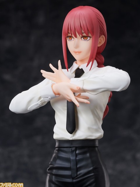 『チェンソーマン』マキマが1/7スケールフィギュアになって登場。ミステリアスな表情に、お決まりのスーツ姿で作中の印象的なシーンを再現。10月12日より“F:NEX”にて予約開始