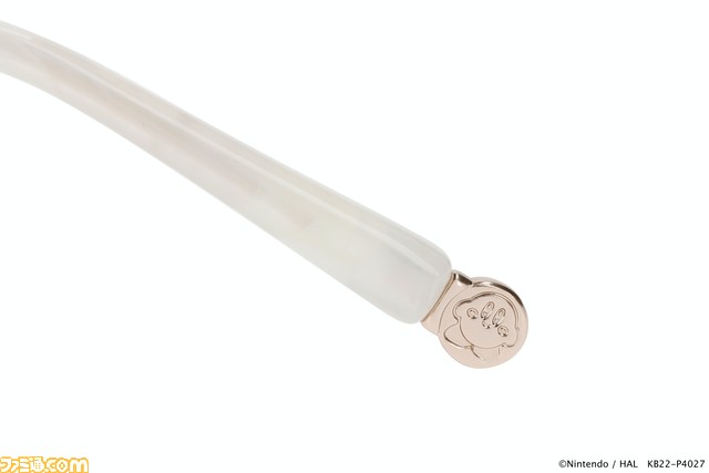 『星のカービィ』とZoffのコラボメガネが登場。フレームにはカービィやワドルディなどをデザイン、他にもポーチやマスコットクリーナーなどコレクションにも最適なアイテムが発売