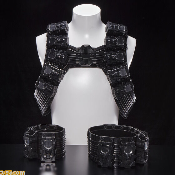 『仮面ライダーW』エターナルの“マックスジャケットセット”が登場。劇中同様に“ガイアメモリ”を24本装填できるなりきりアイテム