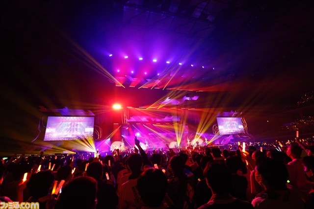 『シャニマス』対バンライブ“ムゲンビート”1日目リポート。イルミネによる『幻惑SILHOUETTE』、シーズの新曲『Fashionable』『Bouncy Girl』のお披露目などサプライズ満点のステージに!