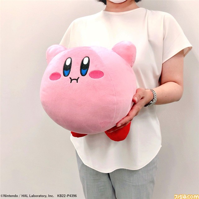 『星のカービィ』高さ約28cmのカービィのぬいぐるみがラウンドワン限定で登場。笑顔や膨らんでいる姿など、キュートな全4種