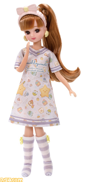 『すみっコぐらし』×リカちゃんがコラボしたお部屋が12月3日より発売。パソコンや目覚まし時計、マグカップなどの小物にすみっコぐらしのキャラクターたちがデザイン