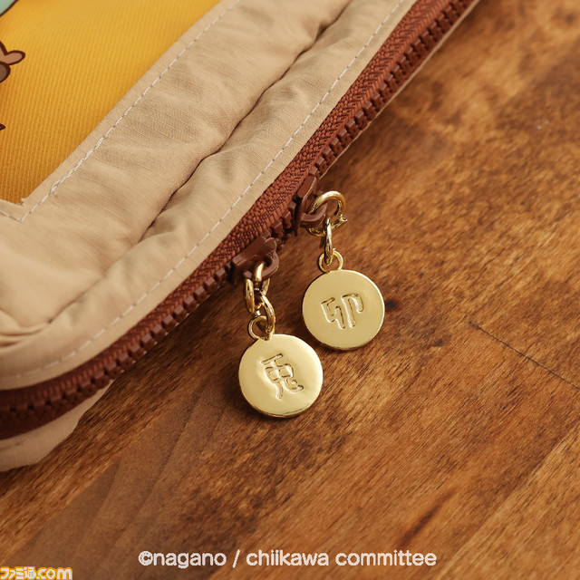 『ちいかわ』×郵便局グッズの受注販売が開始。干支の生き物やお餅に扮するちいかわたちのポーチ・マスコットなどがラインアップ