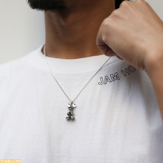 “王様（ミッキーマウス）”ネックレス_SV_着用