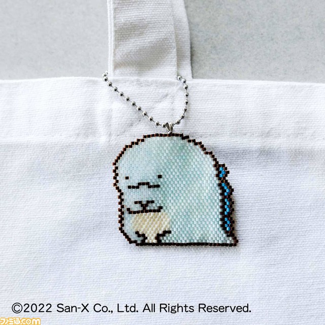 『すみっコぐらし』とクチュリエのコラボ商品が登場。フルーツの衣装を着たキャラを編んだり、ビーズのアイテムとして作れるハンドメイド商品