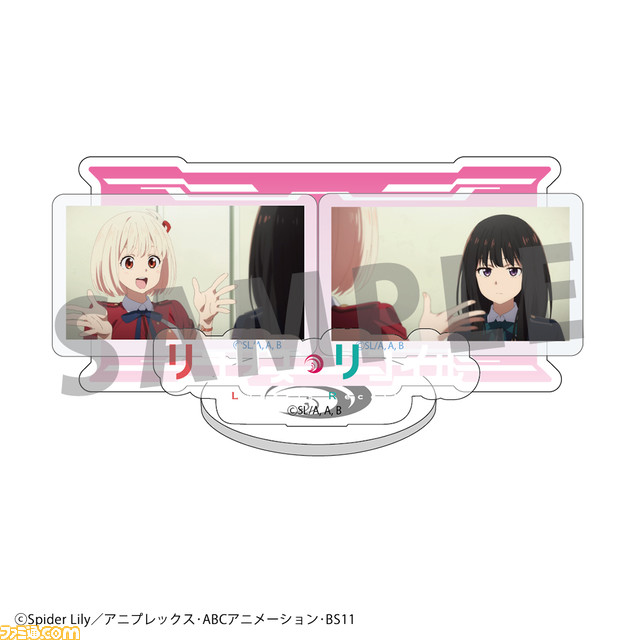 『リコリコ』限定ショップが全国のTSUTAYAで11月25日より開催。冬コーデの千束&たきなを配したアクリルフィギュアやダイカットステッカーが新登場