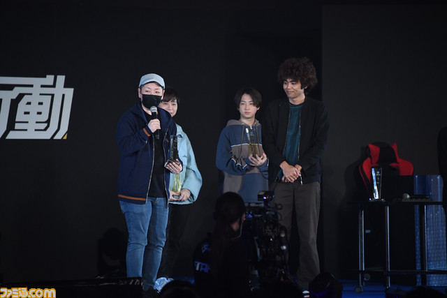 『荒野行動』5周年感謝祭リポート。えなこや手越祐也が芝刈り機〆夢幻、Maroら功労者を祝福。スペシャルマッチでは手越がプロ相手に強気な戦法で挑む!