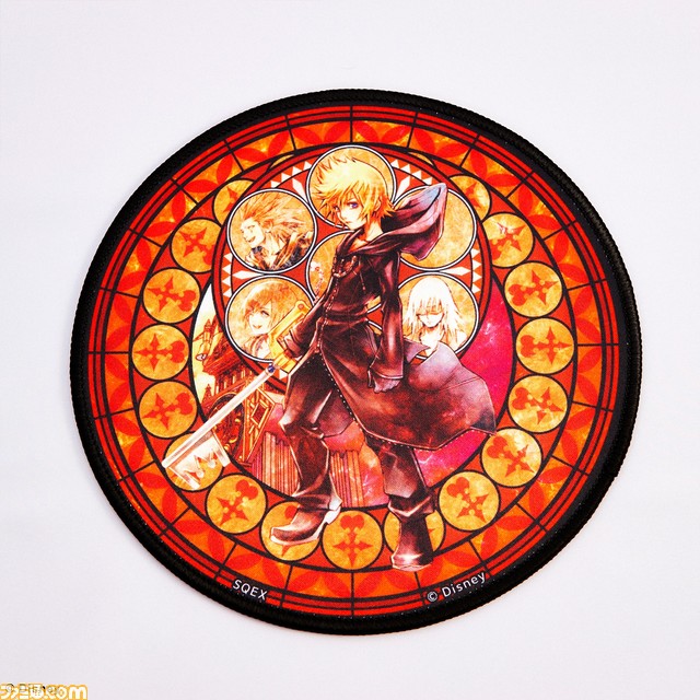 『キングダム ハーツ』新作グッズが発売。ステンドグラスのイラストを使用したマウスパッドや各キャラクターをモチーフにしたモーテルキーホルダーなどがラインアップ