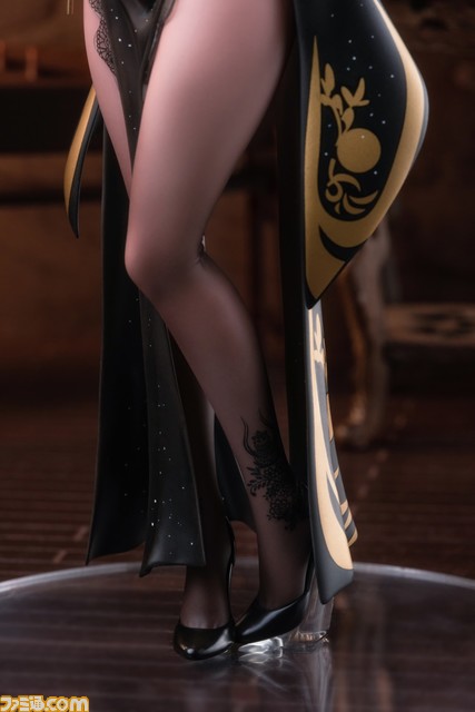 『アズールレーン』鎮海が黒チャイナドレス衣装でフィギュア化。限定特典としてアクリルフィギュアやA2クリアポスターが付属