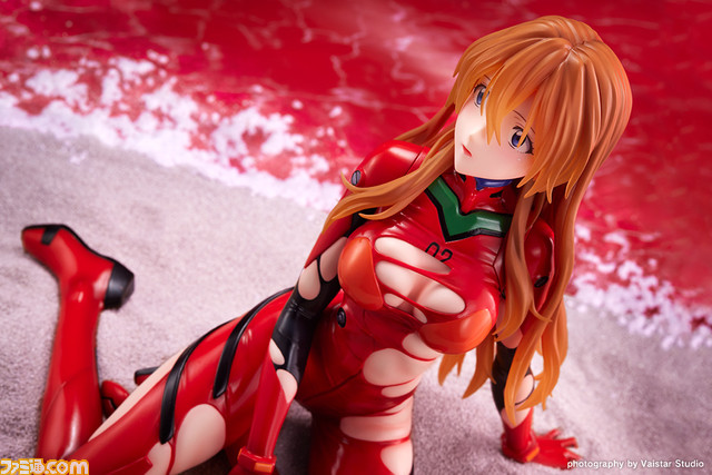 『エヴァ』渚で目を覚ましたアスカがフィギュア化。力の抜けた絶妙な表情や破れたプラグスーツを忠実に再現