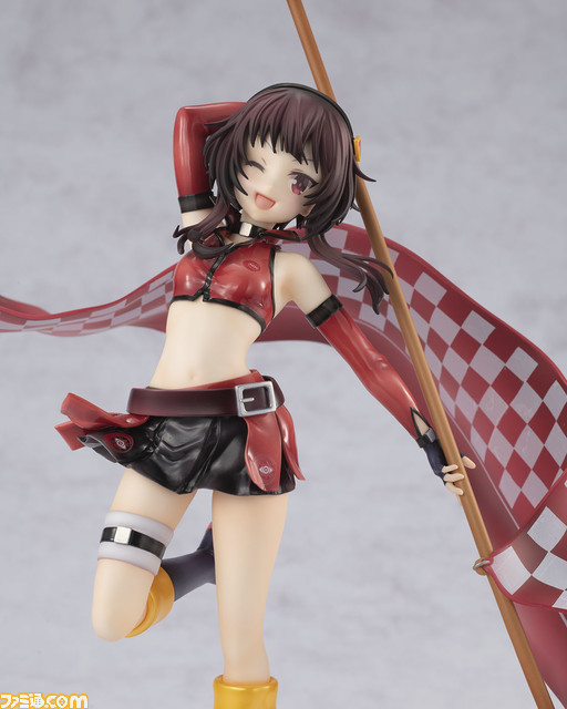 『このすば』めぐみんがレースクイーン衣装でフィギュア化。紅魔族の紋章をプリントしたチェッカーフラッグを振って元気いっぱいに応援