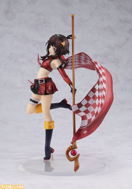 『このすば』めぐみんがレースクイーン衣装でフィギュア化。紅魔族の紋章をプリントしたチェッカーフラッグを振って元気いっぱいに応援
