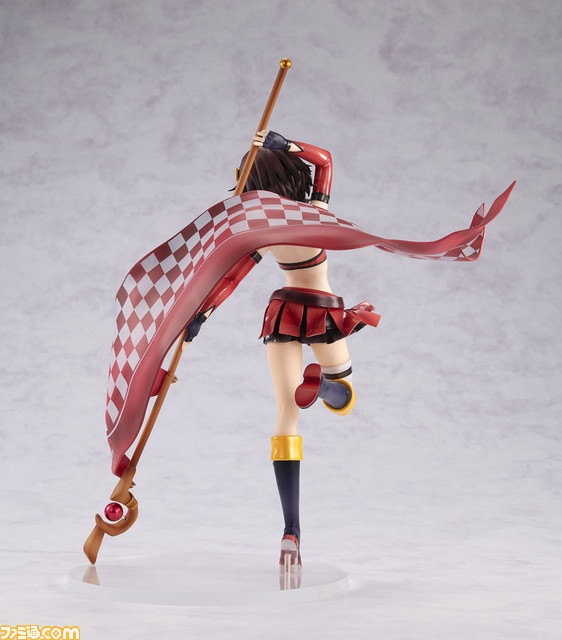 『このすば』めぐみんがレースクイーン衣装でフィギュア化。紅魔族の紋章をプリントしたチェッカーフラッグを振って元気いっぱいに応援