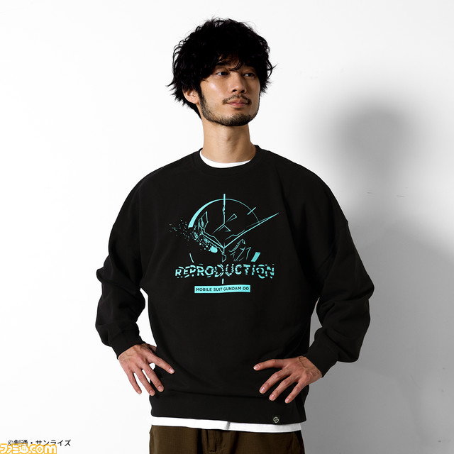 『機動戦士ガンダム00』“GN粒子”をイメージしたアパレルグッズが本日(12/6)より予約開始。Tシャツやトレーナーなど7アイテムがラインアップ