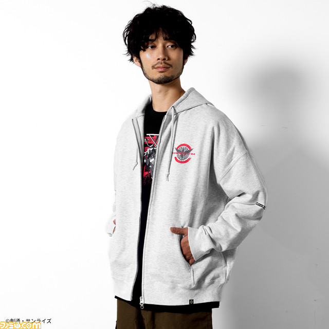 『機動戦士ガンダム00』“GN粒子”をイメージしたアパレルグッズが本日(12/6)より予約開始。Tシャツやトレーナーなど7アイテムがラインアップ