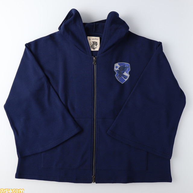 “ハリー・ポッター マホウドコロ”が12月9日より阪急西宮ガーデンズにオープン。作中に登場するクィディッチローブをイメージしたパーカーが新発売