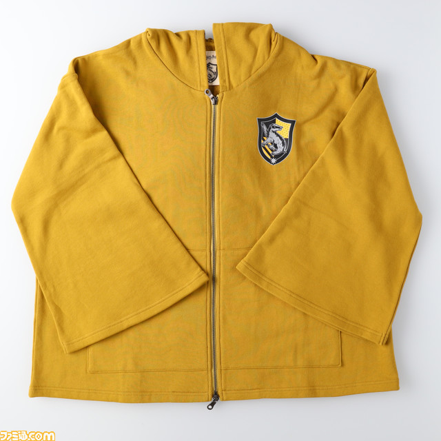 “ハリー・ポッター マホウドコロ”が12月9日より阪急西宮ガーデンズにオープン。作中に登場するクィディッチローブをイメージしたパーカーが新発売