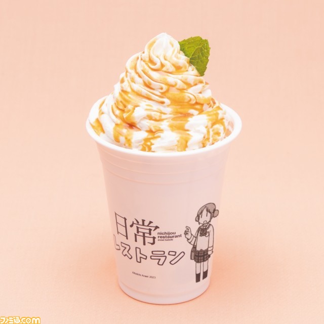 『日常』コラボカフェのメニューが公開。“強力のり”ティラミスパンケーキ、ちゃんみおスペシャルなどギャグシーン＆キャラをイメージしたフードが多数！