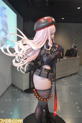 【NIKKE】ラピ等身大フィギュアが東京タワーに12/25まで展示中。お尻はもちろん、細部までこだわられた装飾に注目してほしい【ニケ】