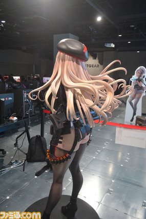 【NIKKE】ラピ等身大フィギュアが東京タワーに12/25まで展示中。お尻はもちろん、細部までこだわられた装飾に注目してほしい【ニケ】