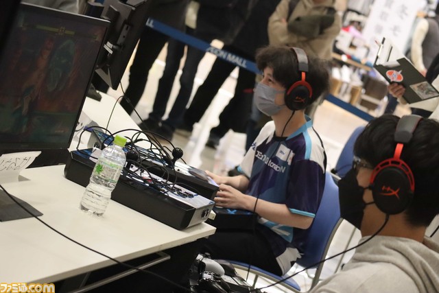 『スト5』SFLファン交流キャラバン in 愛知リポート。板橋ザンギエフ選手率いるコミュファ DetonatioNが集結。個別レクチャーや真剣勝負など、ファンとの交流の模様をお届け