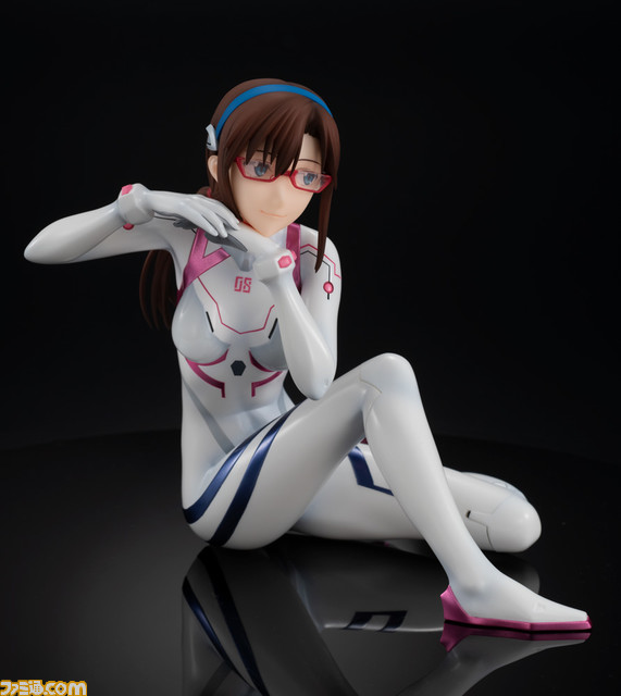『エヴァ』アスカ、レイ、マリの1/8スケールフィギュアが登場。印象的な白いプラグスーツに身を包んだ姿で立体化