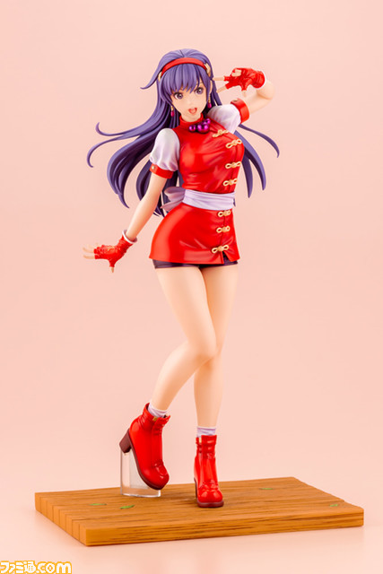 『KOF'98』麻宮アテナのフィギュアが登場。拳法着とチャイナ服がモチーフの道着服にスパッツを組み合わせたコスチューム姿で立体化