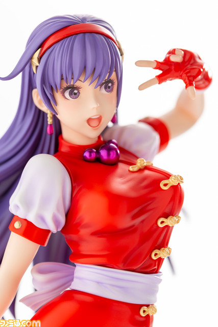 『KOF'98』麻宮アテナのフィギュアが登場。拳法着とチャイナ服がモチーフの道着服にスパッツを組み合わせたコスチューム姿で立体化