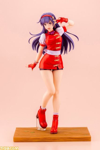 『KOF'98』麻宮アテナのフィギュアが登場。拳法着とチャイナ服がモチーフの道着服にスパッツを組み合わせたコスチューム姿で立体化