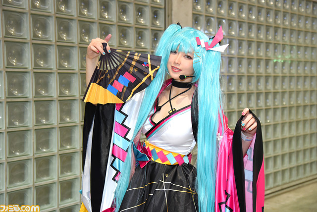 『チェンソーマン』『うる星やつら』からアメコミキャラまで! “東京コミコン2022”を沸かせたコスプレイヤーたち【コスプレ写真32連発】