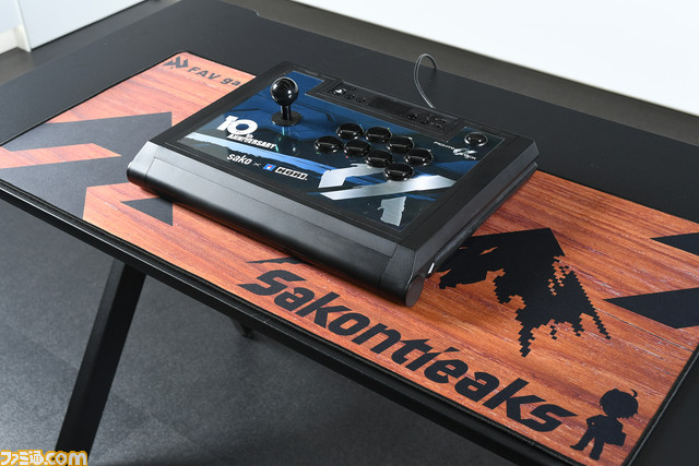 ゲーミングデスク『ロワイヤル』は1cm削る判断で低価格化。関家具がゲーマーの意見を取り入れたら「まじで地味に便利」の宝庫に【FAV×コンティークス】