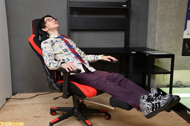 ゲーミングデスク『ロワイヤル』は1cm削る判断で低価格化。関家具がゲーマーの意見を取り入れたら「まじで地味に便利」の宝庫に【FAV×コンティークス】