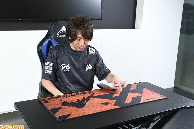 ゲーミングデスク『ロワイヤル』は1cm削る判断で低価格化。関家具がゲーマーの意見を取り入れたら「まじで地味に便利」の宝庫に【FAV×コンティークス】