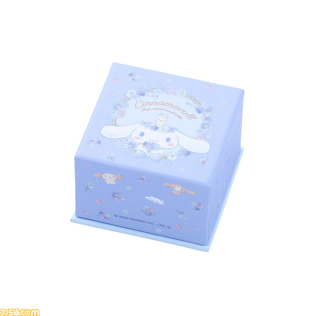 シナモロールの新作シルバーリングとネックレスが販売。12月の誕生石をあしらった華やかなデザイン。淡い色合いをしたオリジナルBOXが付属