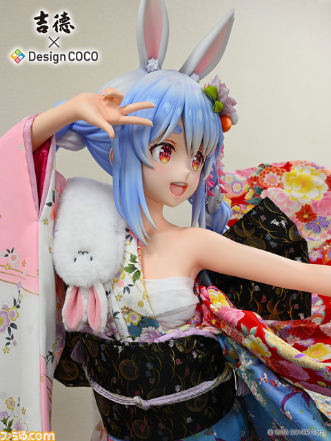 【ホロライブ】兎田ぺこらが1/4スケールの日本人形フィギュアで登場。衣裳製作の老舗・松竹衣裳の着物とつまみ細工の老舗・一凛堂の髪飾りを人形店・吉徳が着付け