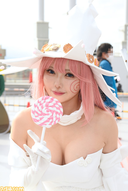 美麗コスプレ40連発! 『ヴァンパイア』モリガンから『2.5次元の誘惑』マジョ娘ヒロインまで、“コミケ101”を彩ったコスプレイヤー総まとめ
