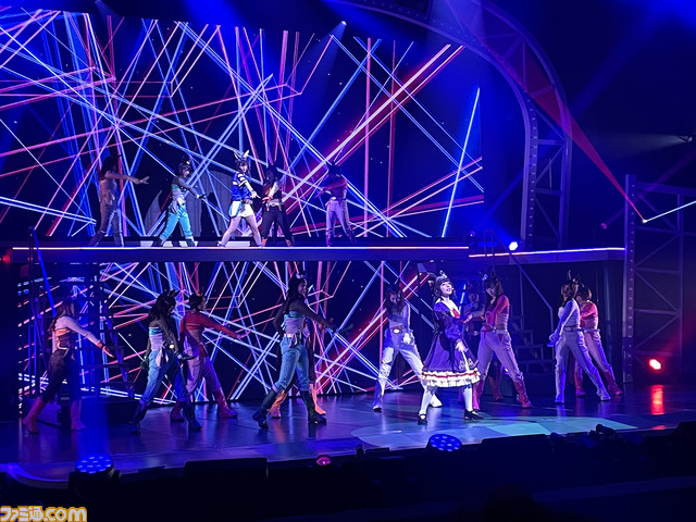 舞台『ウマ娘』公開ゲネプロリポート。タップダンスが取り入れられた鮮烈なレースシーンに圧倒的なライブも! 己の脚をも顧みない激走の果てにウマ娘たちが辿り着く結末とは──