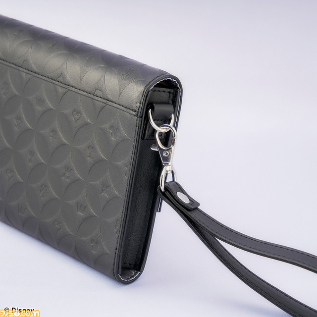 『キングダム ハーツ』PCケース、マルチケース、ショルダーポーチが予約開始。20周年を記念したモノグラムや黒コートを着た王様をモチーフにデザイン