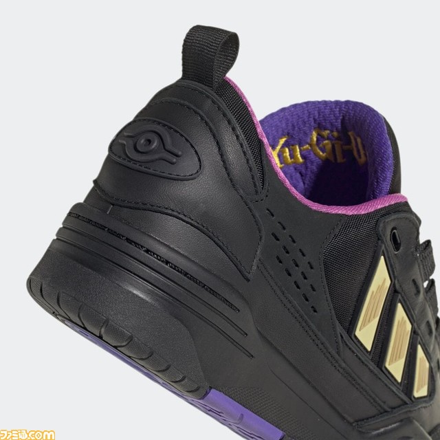 ついに入荷 adidas 遊戯王 コラボ スニーカー 24cm ブラックマジシャン