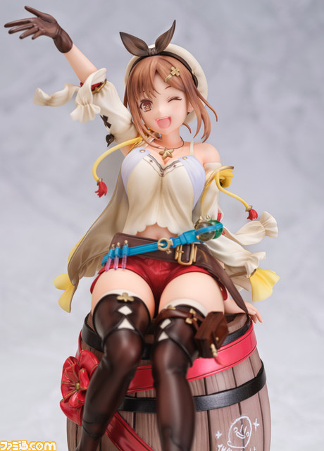 ライザのアトリエ　ライザ　25周年記念ver.　1/7スケール　フィギュア Amazon.co.jp: ライザのアトリエ ～常闇の女王と秘密の隠れ家