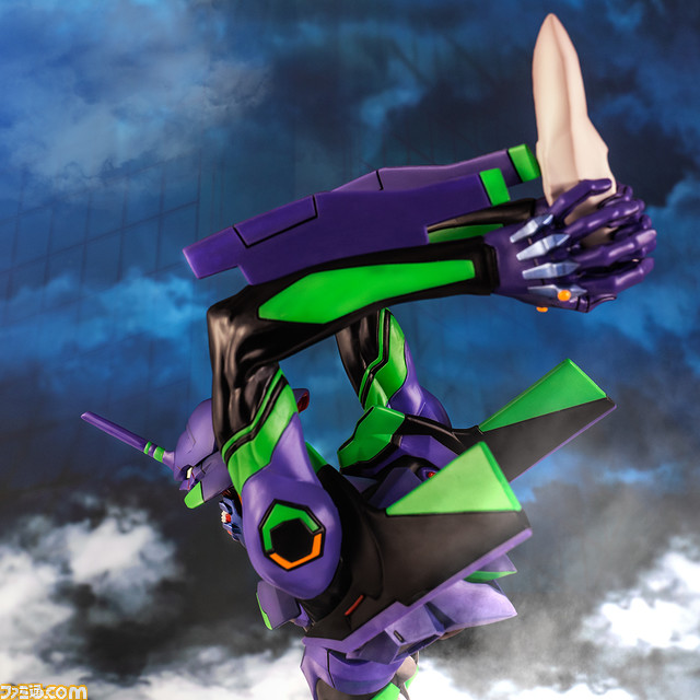 『エヴァ』一番くじ“～エヴァ初号機、咆哮！～”は本日（2/11）発売。制服姿のアスカ、レイ、マリや第4の使徒と戦う初号機のフィギュアが登場