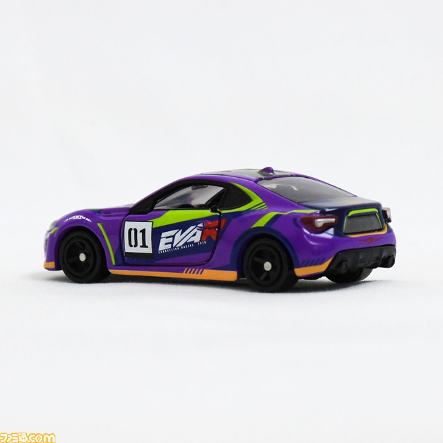 エヴァンゲリオンレーシング×トミカのコラボ商品“トミカ エヴァRT初号機 トヨタ 86”が2月14日より予約開始。レースに参戦したマシンを完全再現