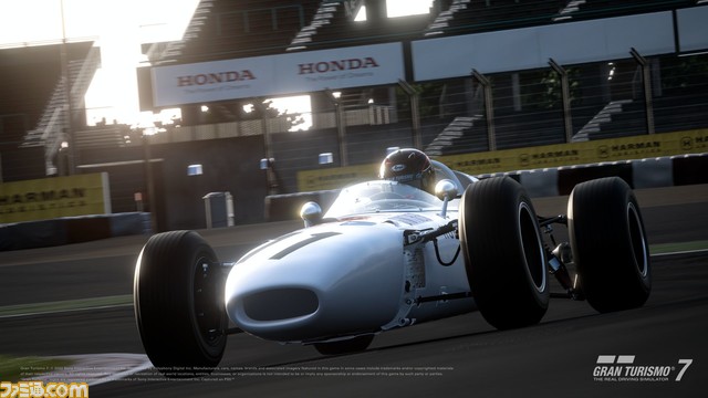 オフラインでの2プレイヤー対戦を除いたすべての機能が圧倒的な臨場感でプレイ可能になった。