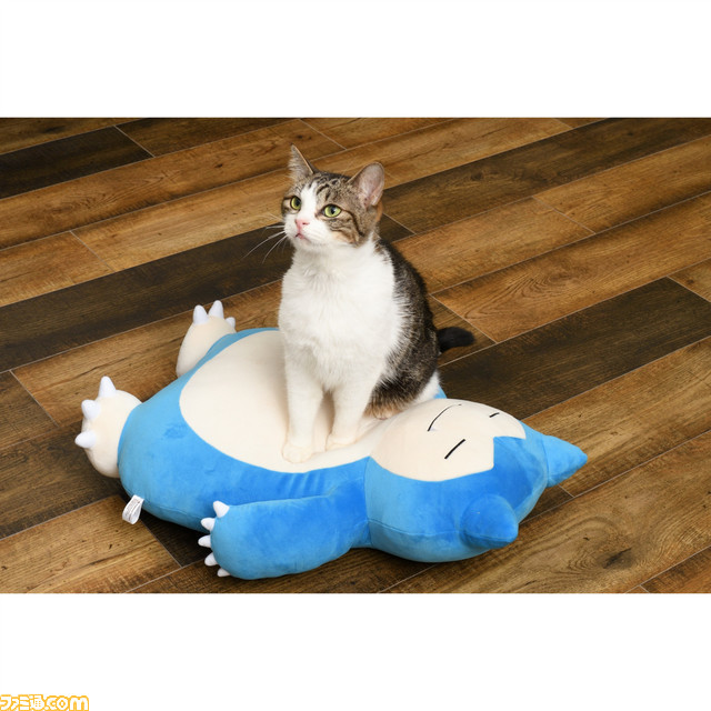 『ポケモン』ニャオハが主役のグッズが“猫の日”の本日（2月22日）発売。おうちの猫様にお願いしてニャオハコスを着てもらおう！